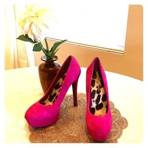 Jessica Simpson stilettos